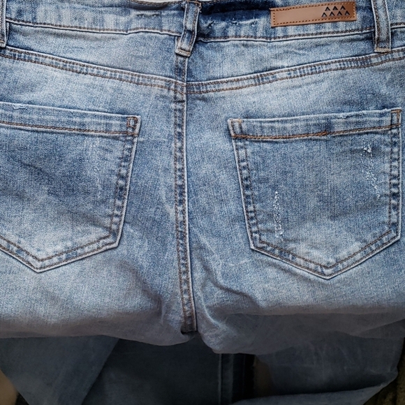 Dollhouse Jackie High Rise Distressed Released Hem Flare Jeans Size 5 - Picture 8 of 9